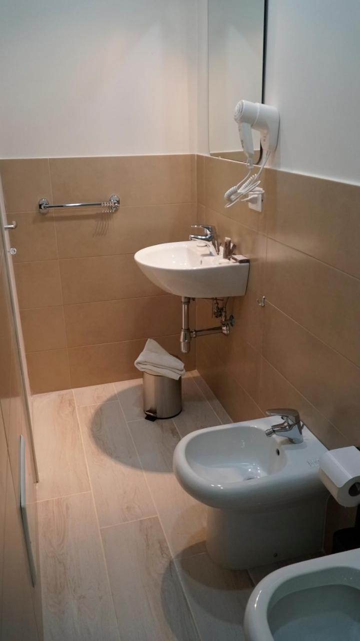 نابولي Donna Vicenza Bed & Breakfast المظهر الخارجي الصورة