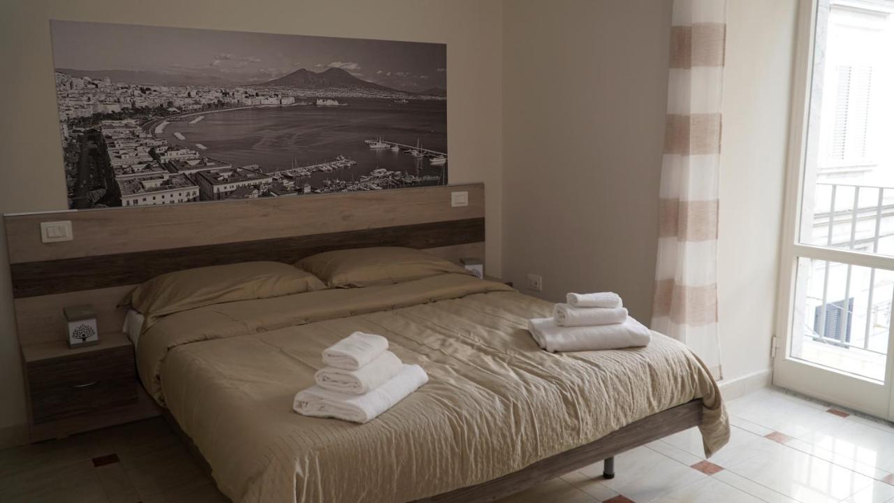 نابولي Donna Vicenza Bed & Breakfast المظهر الخارجي الصورة
