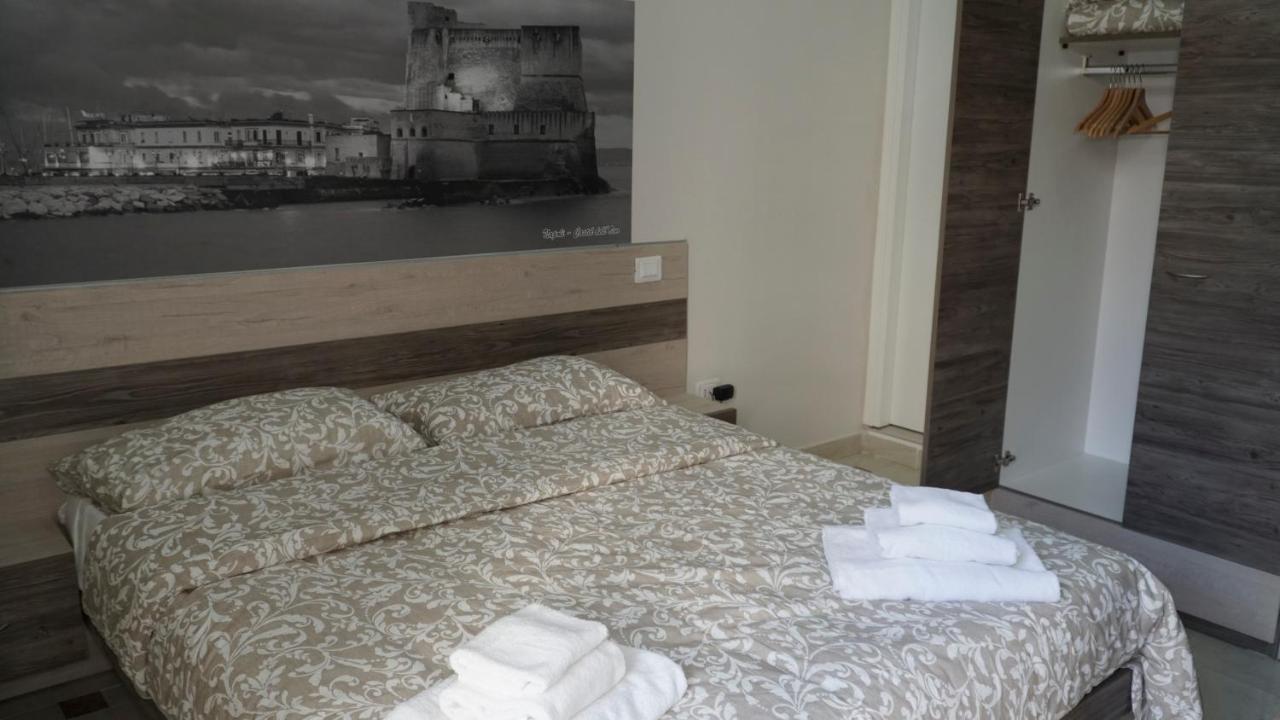 نابولي Donna Vicenza Bed & Breakfast المظهر الخارجي الصورة