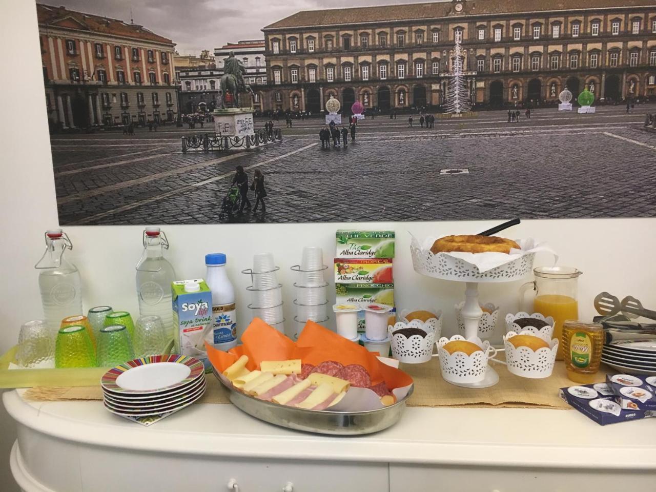 نابولي Donna Vicenza Bed & Breakfast المظهر الخارجي الصورة