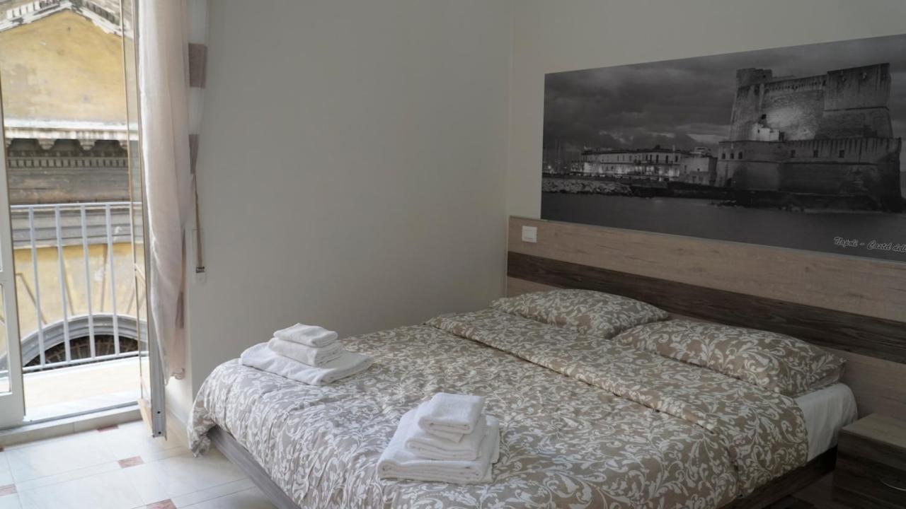 نابولي Donna Vicenza Bed & Breakfast المظهر الخارجي الصورة
