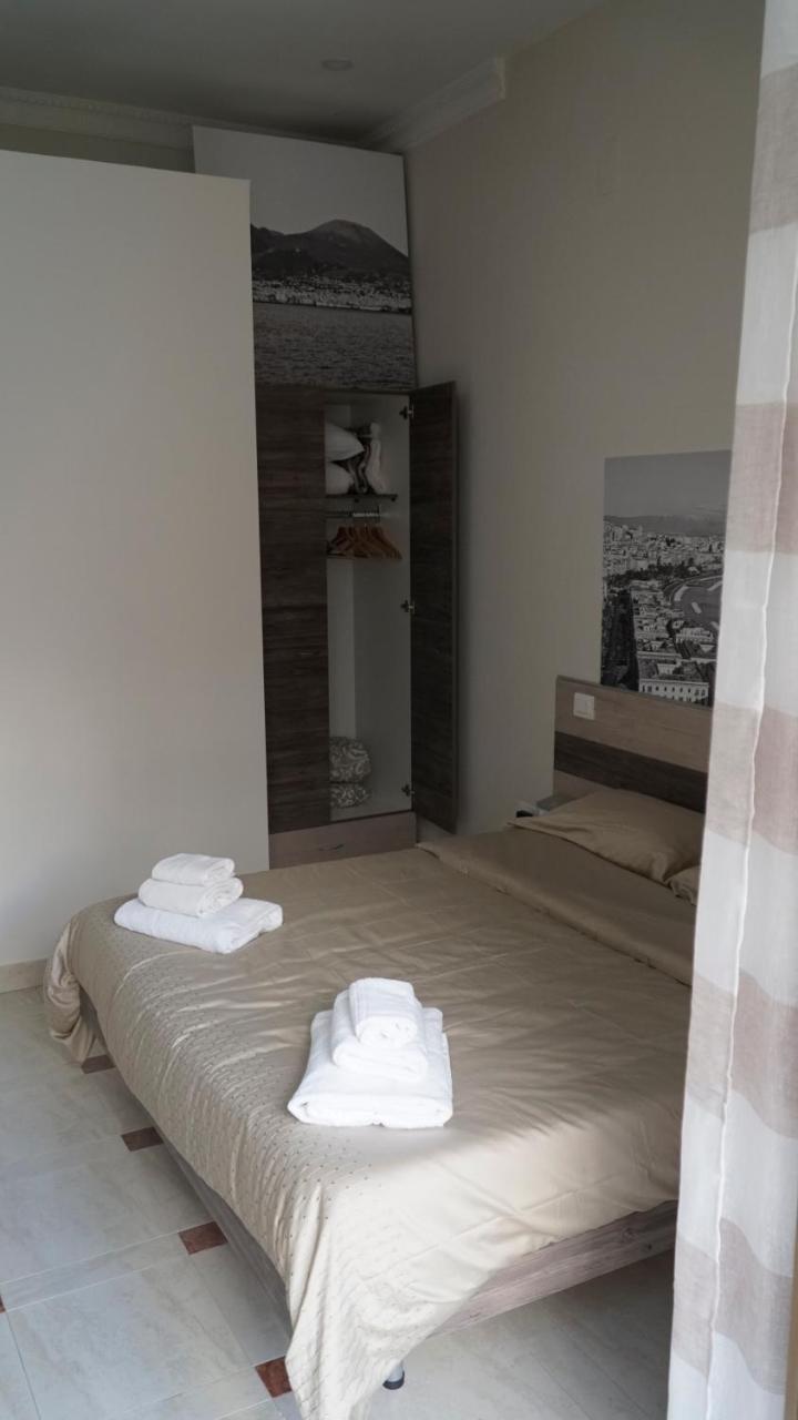 نابولي Donna Vicenza Bed & Breakfast المظهر الخارجي الصورة