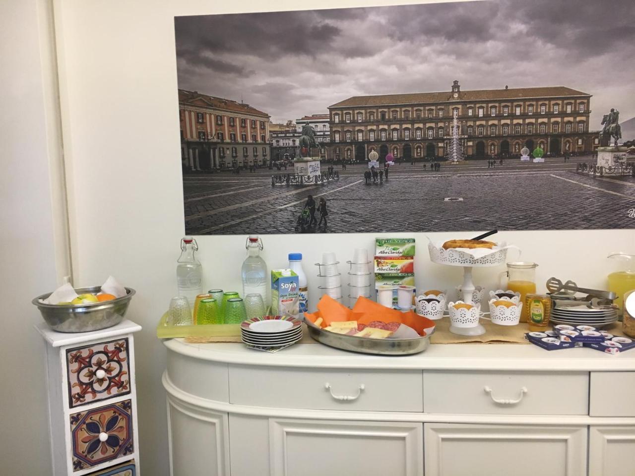 نابولي Donna Vicenza Bed & Breakfast المظهر الخارجي الصورة
