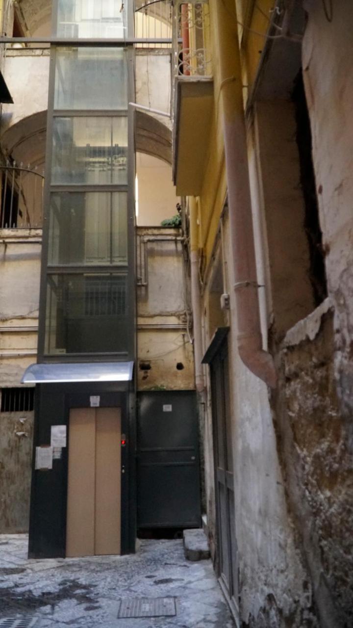 نابولي Donna Vicenza Bed & Breakfast المظهر الخارجي الصورة